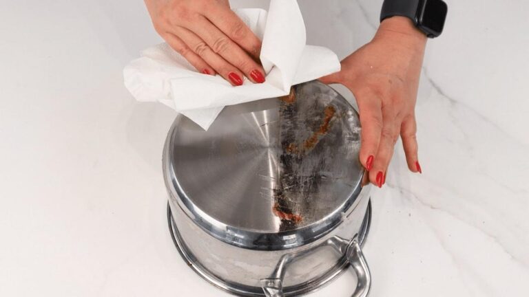 One simple ingredient that makes your pots shine like new in seconds…
