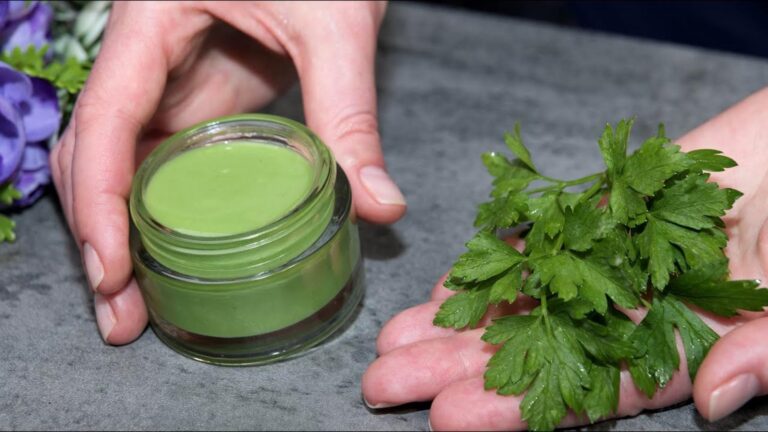 This simple remedy turns ordinary parsley into your skin’s secret weapon…