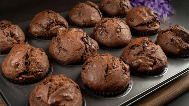 10 Irresistibly Delicious Chocolate Muffin Recipes Everyone Will Love!