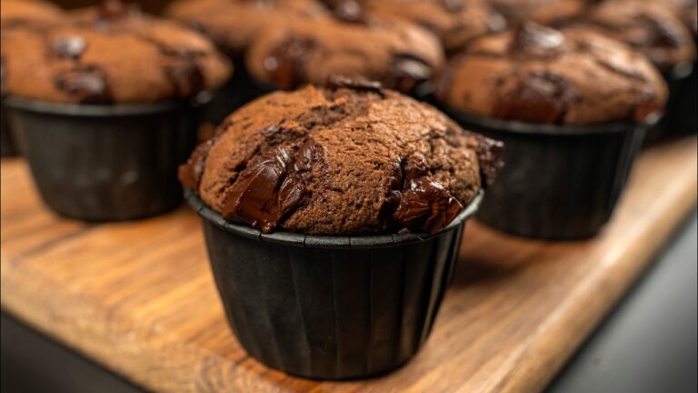 Say Goodbye to Store-Bought Desserts: These Chocolate Muffins Are Irresistible!